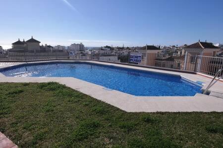Amplio Apartamento Con Piscina Cerca De La Playa نيرخا المظهر الخارجي الصورة